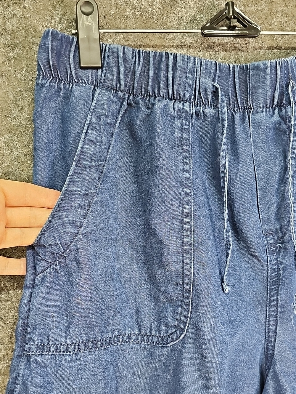 Time & Tru Lightweight Denim Shorts, Fray Hem, Drawstring, Dark Blue, Size S 4-6 - Picture 2 of 8